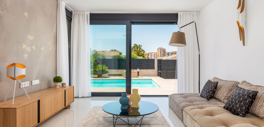 Luxury 4B Villa with Pool & Garage on 820m2 Plot – Walk To The Beach