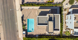 Luxury 4B Villa with Pool & Garage on Large Plot – Walk To The Beach