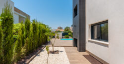 Luxury 4B Villa with Pool & Garage on 820m2 Plot – Walk To The Beach