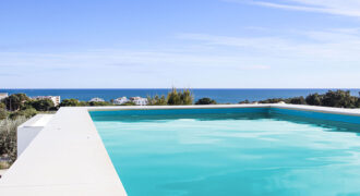 KEY READY Luxury 4 Bed Sea-View Villa with Rooftop Pool