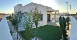 Fully customised 3 bed villa with pool on huge plot in Benijofar