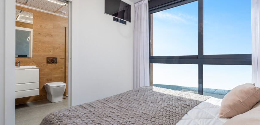 KEY READY Luxury 3B Townhouse with Three Terraces & Sea Views