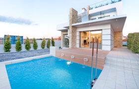 KEY READY Furnished Luxury 3B Villa – FOUR sun terraces