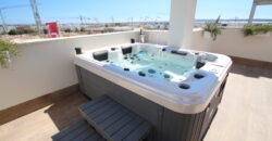 Luxury 3B Villa with pool on large coastal plot – walk to the beach!