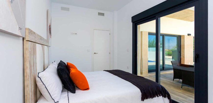 Single-Storey 3 Bed Villa with Private Pool in Daya Nueva