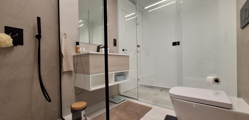 Modern Penthouse with Swimming Pool, Gym and Spa OB15 2/2