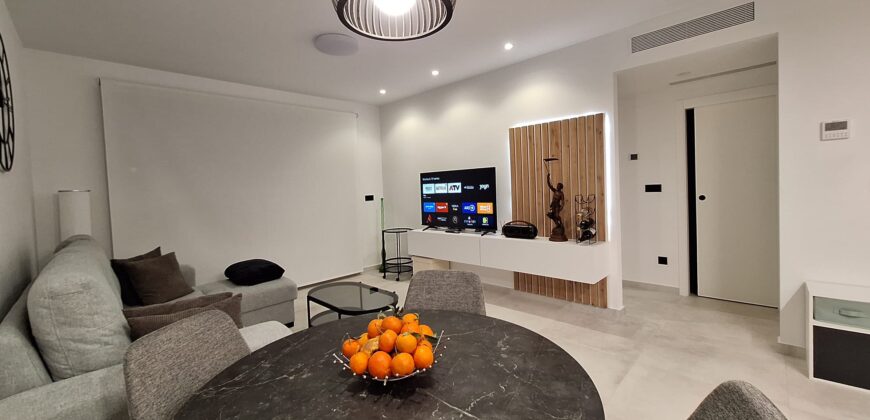 Modern Penthouse with Swimming Pool, Gym and Spa OB15 2/2