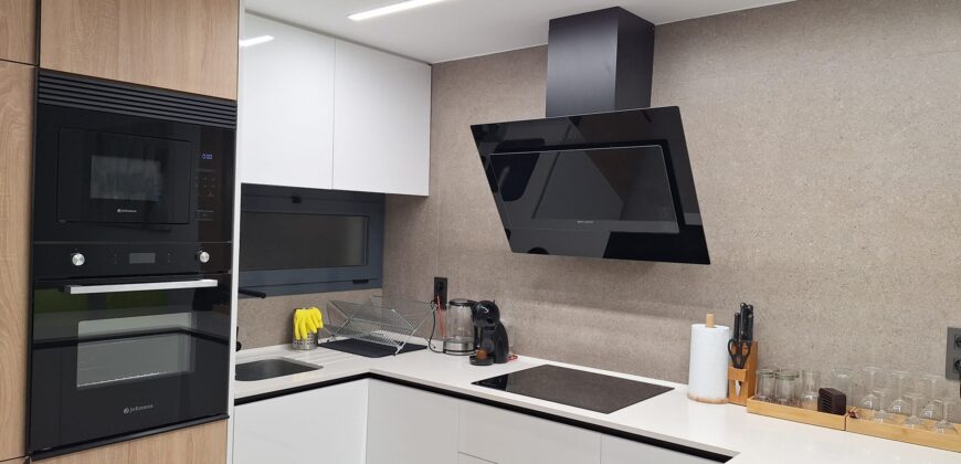 Modern Penthouse with Swimming Pool, Gym and Spa OB15 2/2