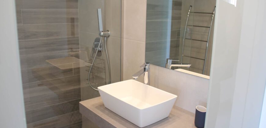 Modern Penthouse with Swimming Pool and Spa OB11 3/2