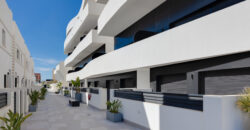 Spacious modern apartment 7 minutes from the beach