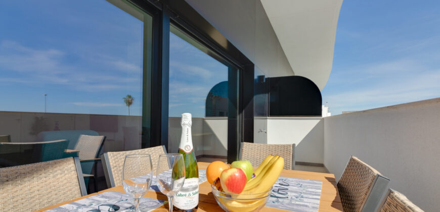 Spacious modern apartment 7 minutes from the beach