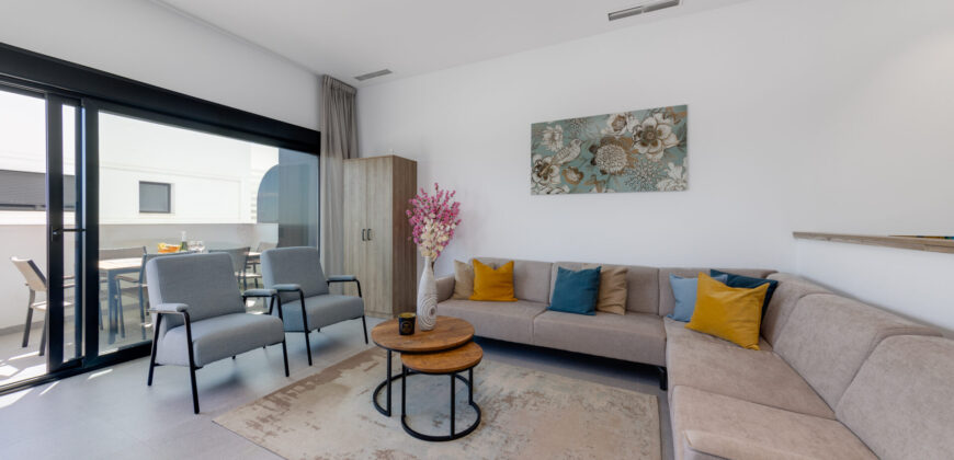 Spacious modern apartment 7 minutes from the beach