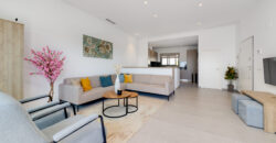 Spacious modern apartment 7 minutes from the beach