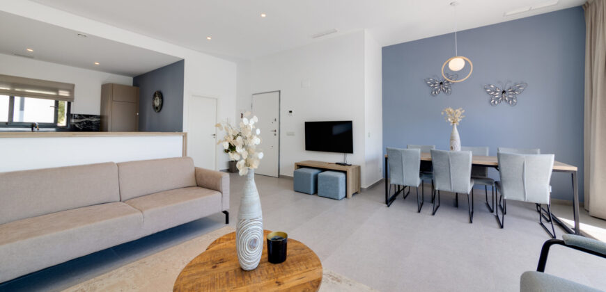 Spacious modern apartment 7 minutes from the beach