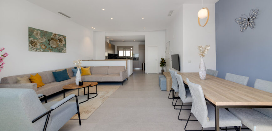 Spacious modern apartment 7 minutes from the beach