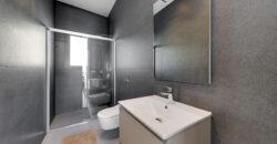 Spacious modern apartment 7 minutes from the beach