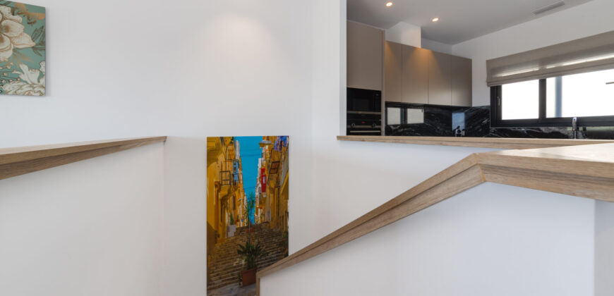 Spacious modern apartment 7 minutes from the beach