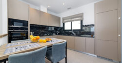 Spacious modern apartment 7 minutes from the beach