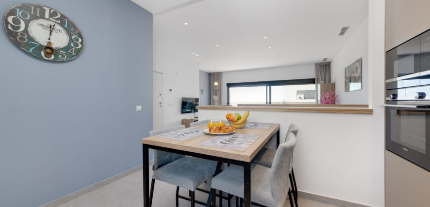 Spacious modern apartment 7 minutes from the beach