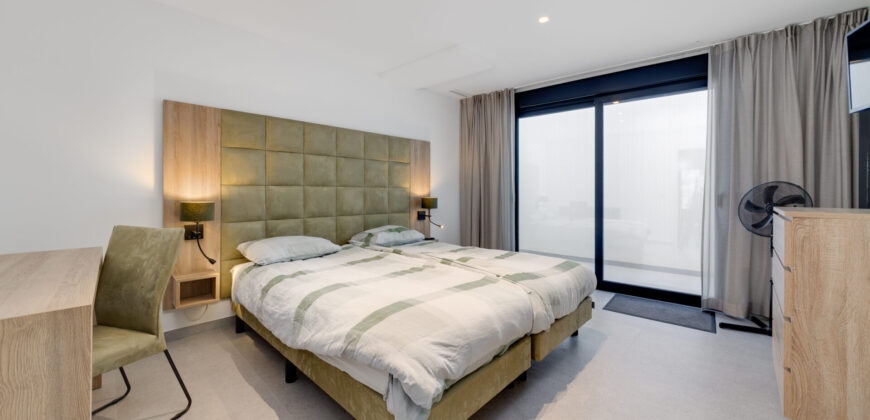 Spacious modern apartment 7 minutes from the beach