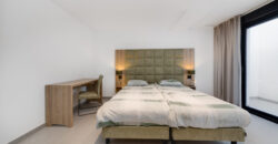 Spacious modern apartment 7 minutes from the beach