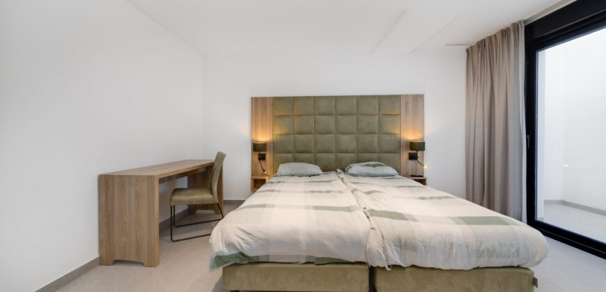 Spacious modern apartment 7 minutes from the beach