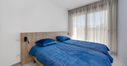 Spacious modern apartment 7 minutes from the beach