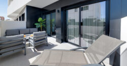 Spacious modern apartment 7 minutes from the beach