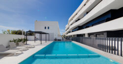 Spacious modern apartment 7 minutes from the beach