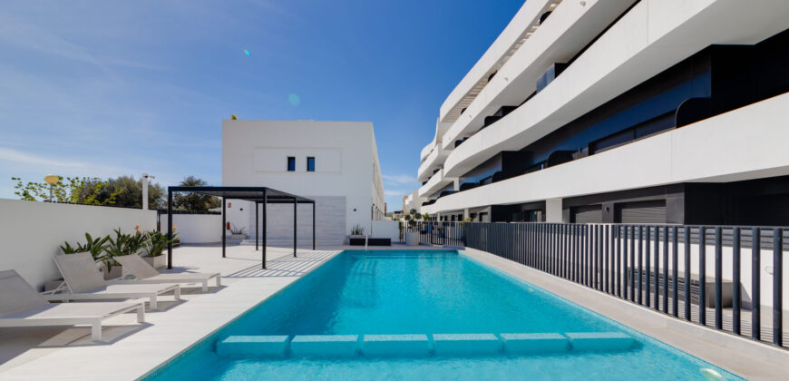 Spacious modern apartment 7 minutes from the beach