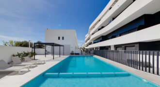 Spacious modern apartment with garden and pool. 7 min from the beach