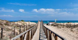 Spacious modern apartment 7 minutes from the beach