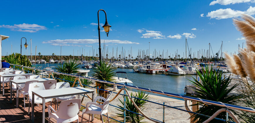 Spacious modern apartment 7 minutes from the beach