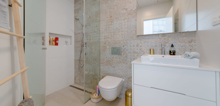 Luxury Apartment in Las Colinas Golf Club with Sea Views