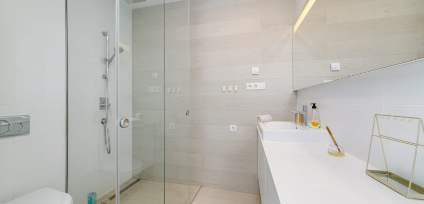 Luxury Apartment in Las Colinas Golf Club with Sea Views