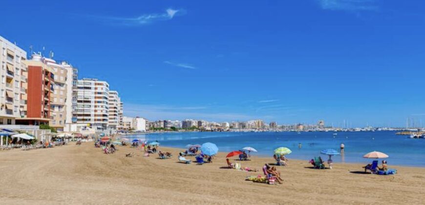 Bright Apartment Third Line From The Beach with Balcony