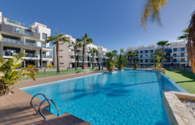 Modern Penthouse with Swimming Pool, Gym and Spa OB15 2/2