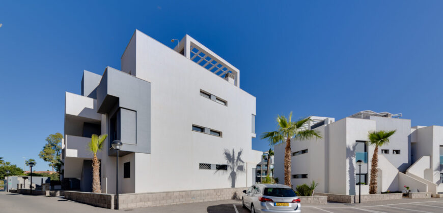 Modern Penthouse with Swimming Pool, Gym and Spa OB12 3/2