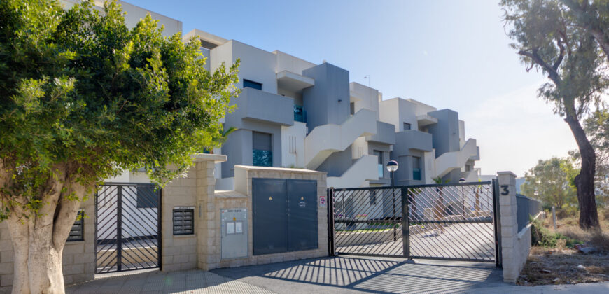 Modern Penthouse with Swimming Pool, Gym and Spa OB12 3/2