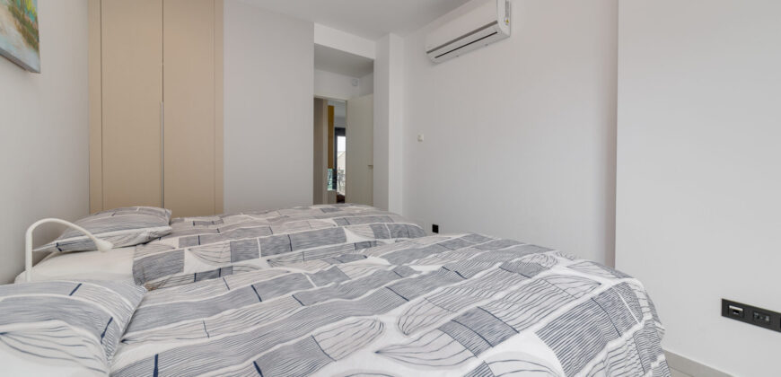 Modern Penthouse with Swimming Pool, Gym and Spa OB12 3/2