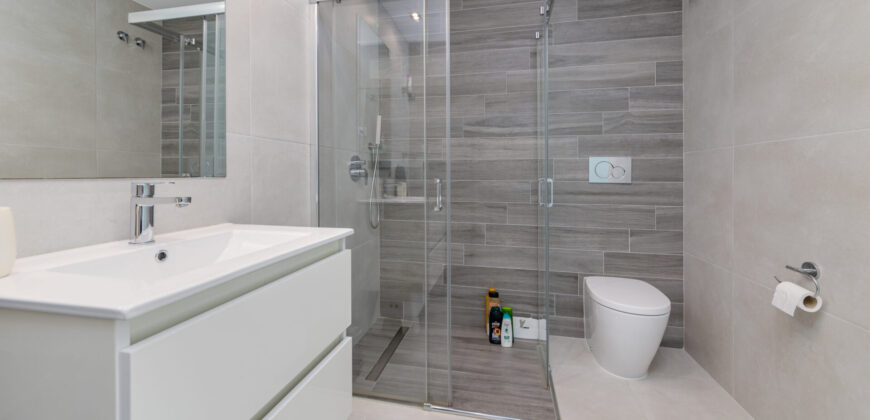 Modern Penthouse with Swimming Pool, Gym and Spa OB12 3/2