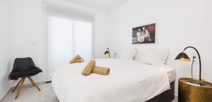 Modern and Bright Apartment with Swimming Pool, Gym and Spa OB13-2-2