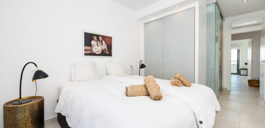 Modern and Bright Apartment with Swimming Pool, Gym and Spa OB13-2-2