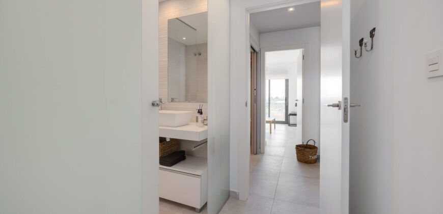 Modern and Bright Apartment with Swimming Pool, Gym and Spa OB13-2-2