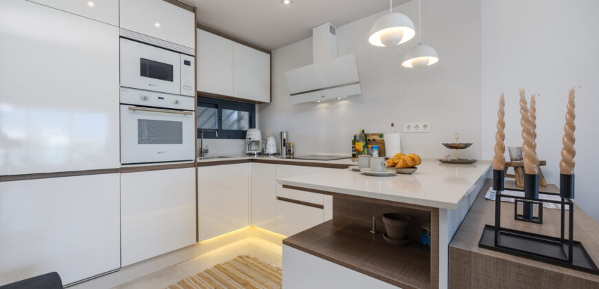 Modern and Bright Apartment with Swimming Pool, Gym and Spa OB13-2-2