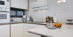 Modern and Bright Apartment with Swimming Pool, Gym and Spa OB13-2-2