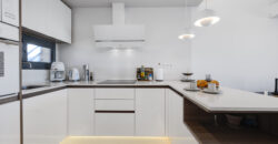 Modern and Bright Apartment with Swimming Pool, Gym and Spa OB13-2-2