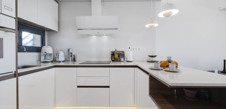 Modern and Bright Apartment with Swimming Pool, Gym and Spa OB13-2-2