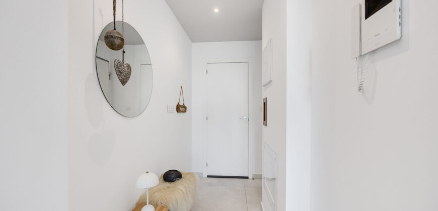 Modern and Bright Apartment with Swimming Pool, Gym and Spa OB13-2-2