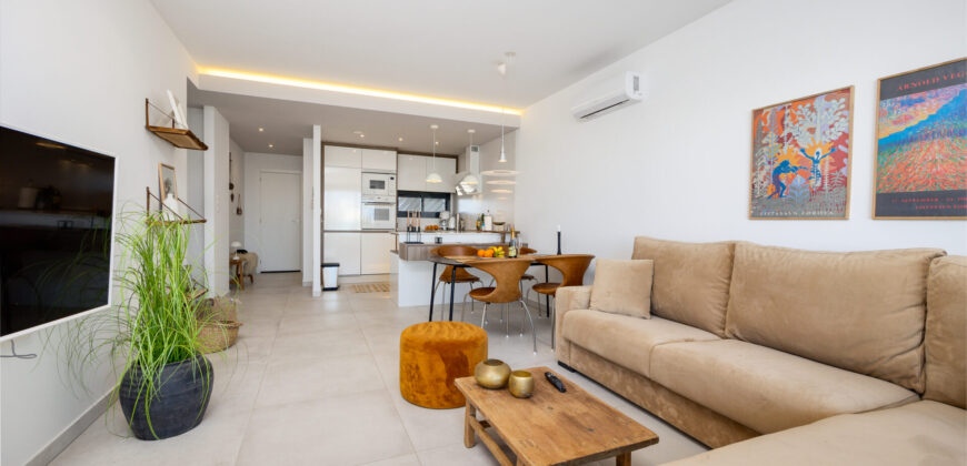 Modern and Bright Apartment with Swimming Pool, Gym and Spa OB13-2-2
